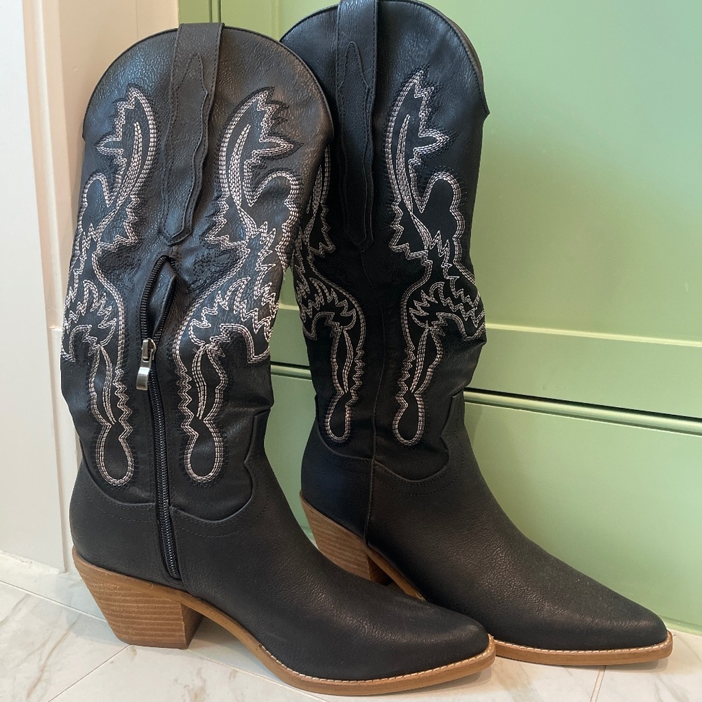 Black cowgirl boots - worn once - amazing condition